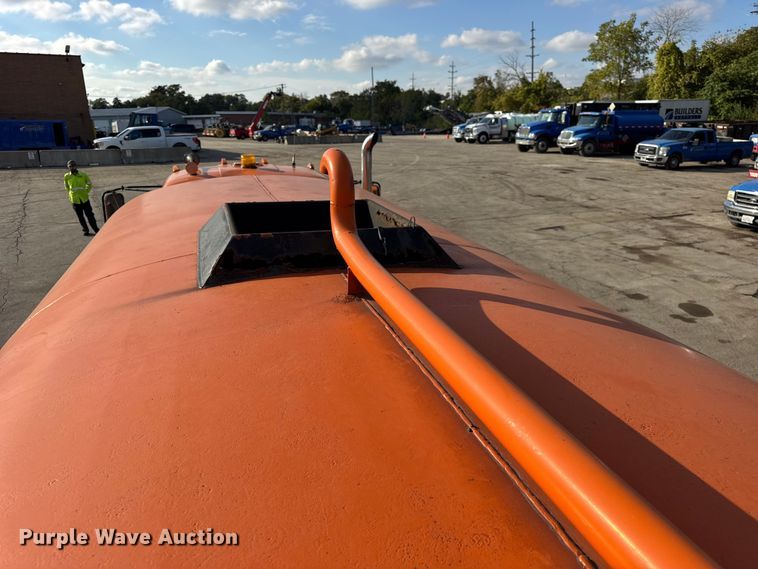 image for item EF2225 1978 Mack RD686 water truck