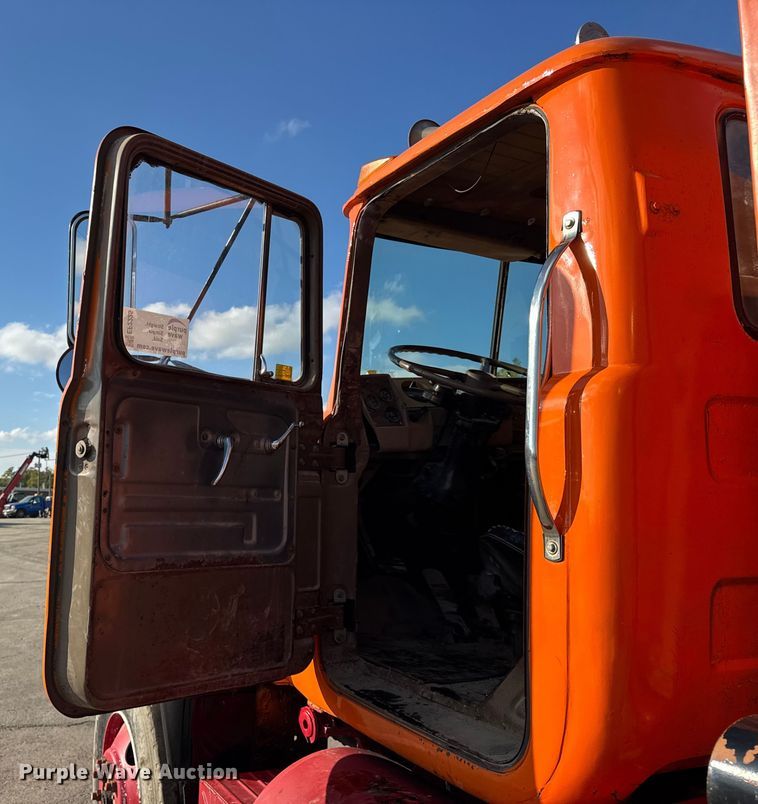 image for item EF2225 1978 Mack RD686 water truck