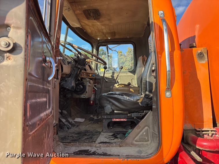 image for item EF2225 1978 Mack RD686 water truck