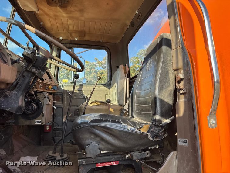 image for item EF2225 1978 Mack RD686 water truck