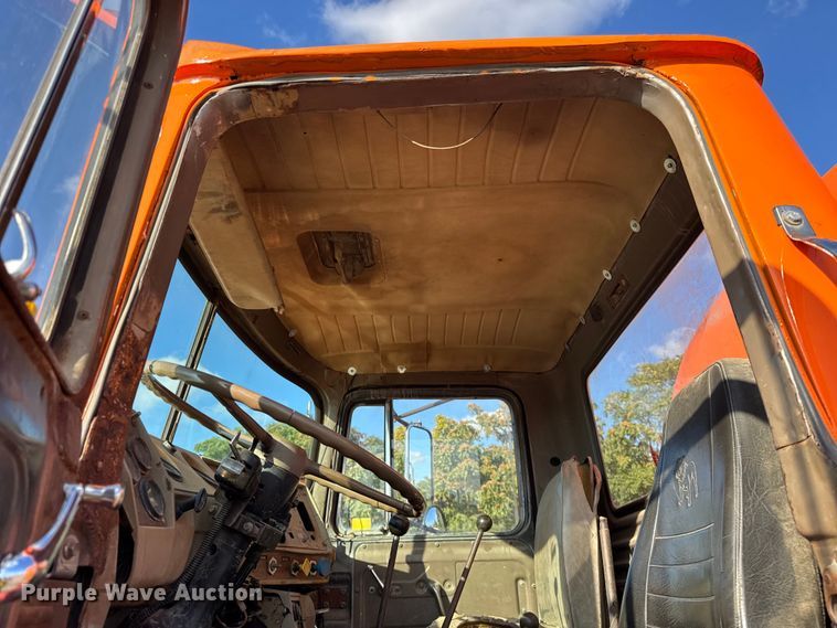 image for item EF2225 1978 Mack RD686 water truck