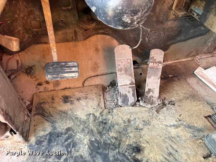 image for item EF2225 1978 Mack RD686 water truck