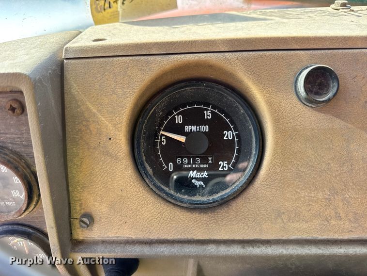 image for item EF2225 1978 Mack RD686 water truck