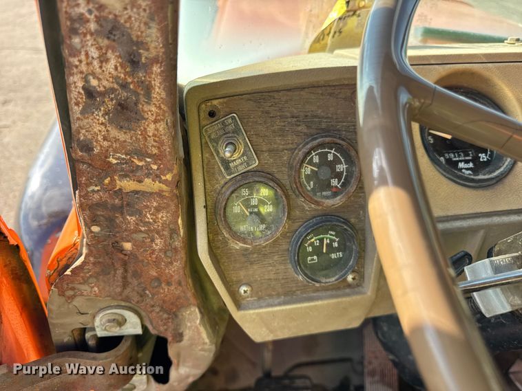 image for item EF2225 1978 Mack RD686 water truck