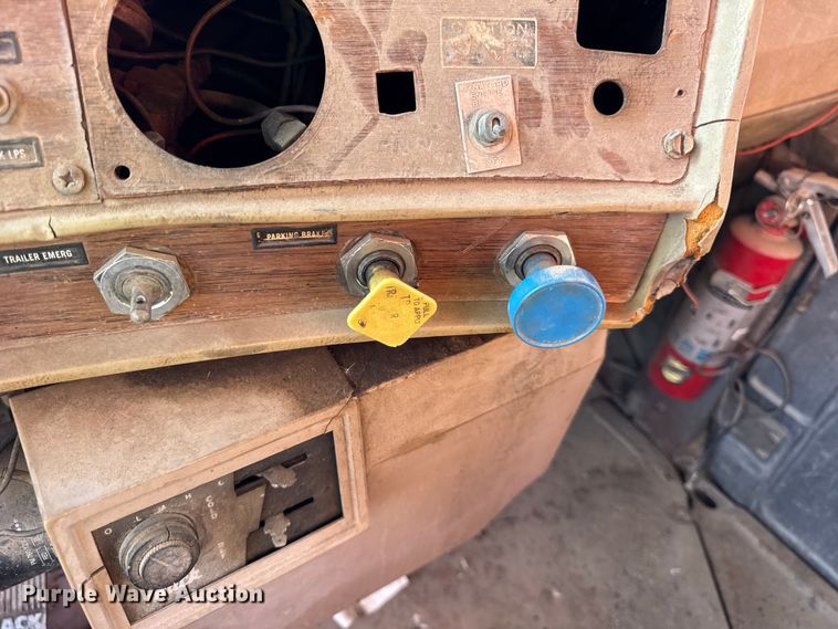 image for item EF2225 1978 Mack RD686 water truck