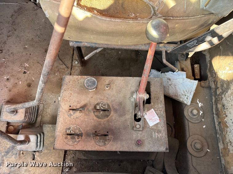 image for item EF2225 1978 Mack RD686 water truck