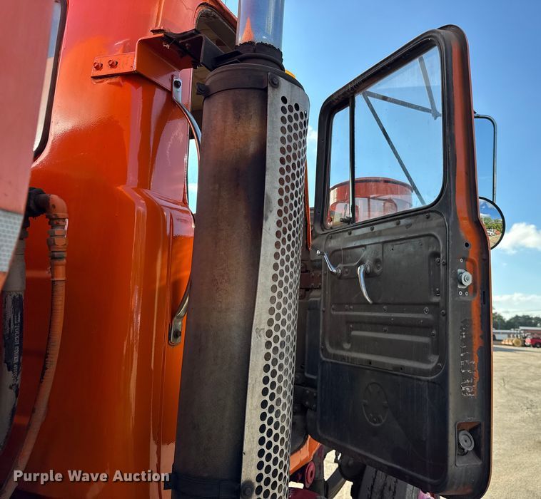 image for item EF2225 1978 Mack RD686 water truck