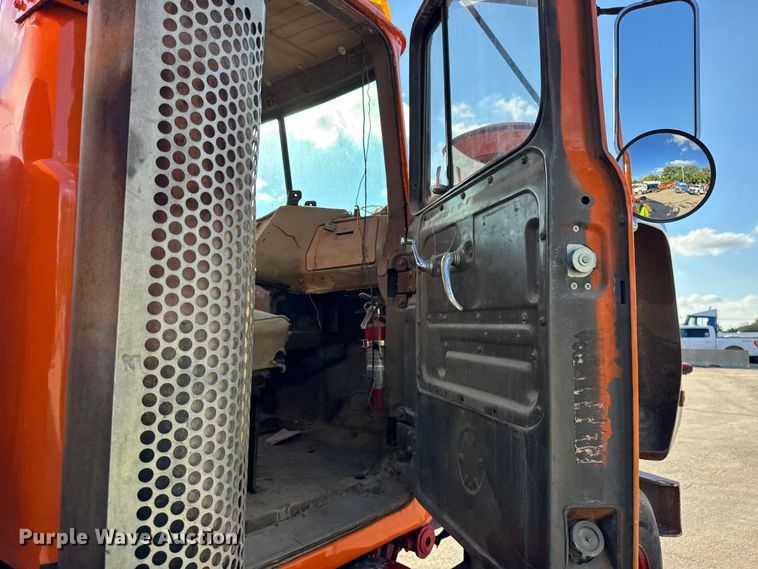 image for item EF2225 1978 Mack RD686 water truck