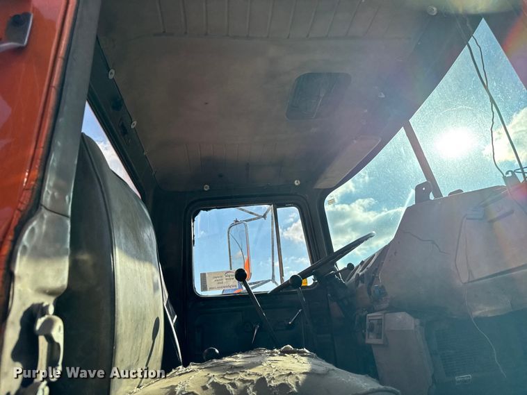 image for item EF2225 1978 Mack RD686 water truck