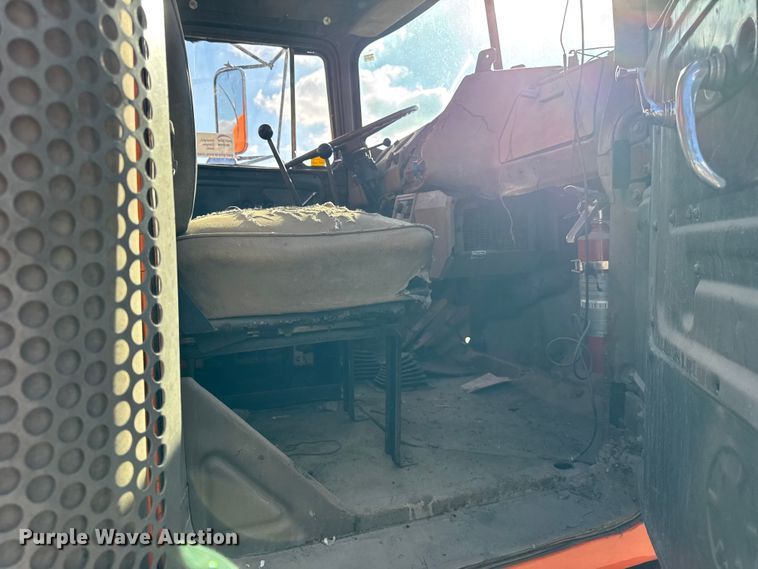 image for item EF2225 1978 Mack RD686 water truck