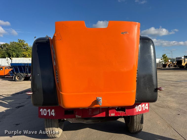 image for item EF2225 1978 Mack RD686 water truck