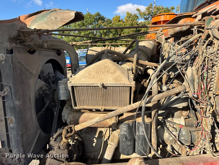 image for item EF2225 1978 Mack RD686 water truck