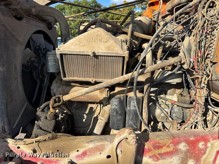 image for item EF2225 1978 Mack RD686 water truck