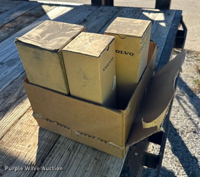 image for item EF2276 Volvo  paver parts