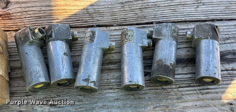 image for item EF2276 Volvo  paver parts