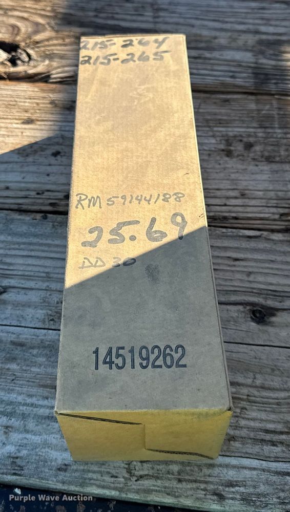 image for item EF2276 Volvo  paver parts