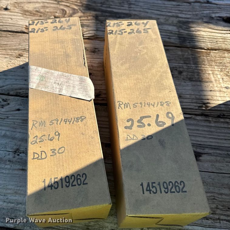 image for item EF2276 Volvo  paver parts