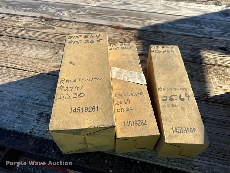 image for item EF2276 Volvo  paver parts