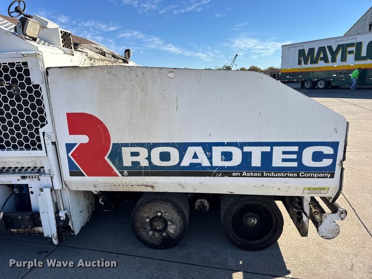 image for item EF2277 Roadtec RP-190e paver