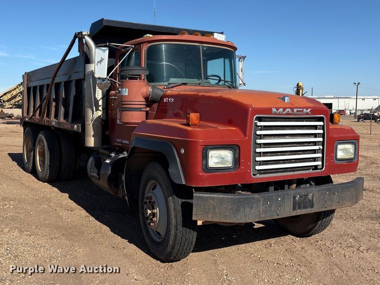 image for item EF6115 1999 Mack RD600GK dump truck