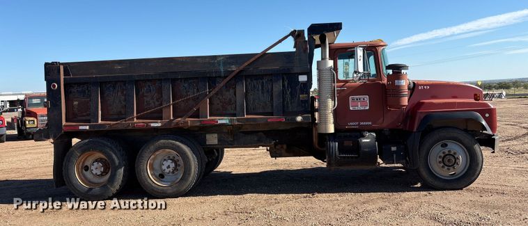 image for item EF6115 1999 Mack RD600GK dump truck