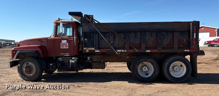 image for item EF6115 1999 Mack RD600GK dump truck