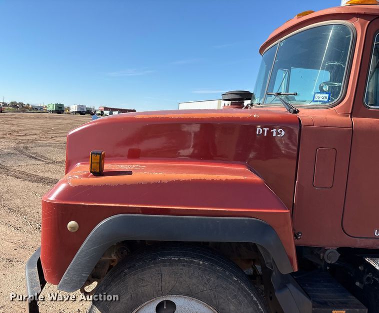 image for item EF6115 1999 Mack RD600GK dump truck