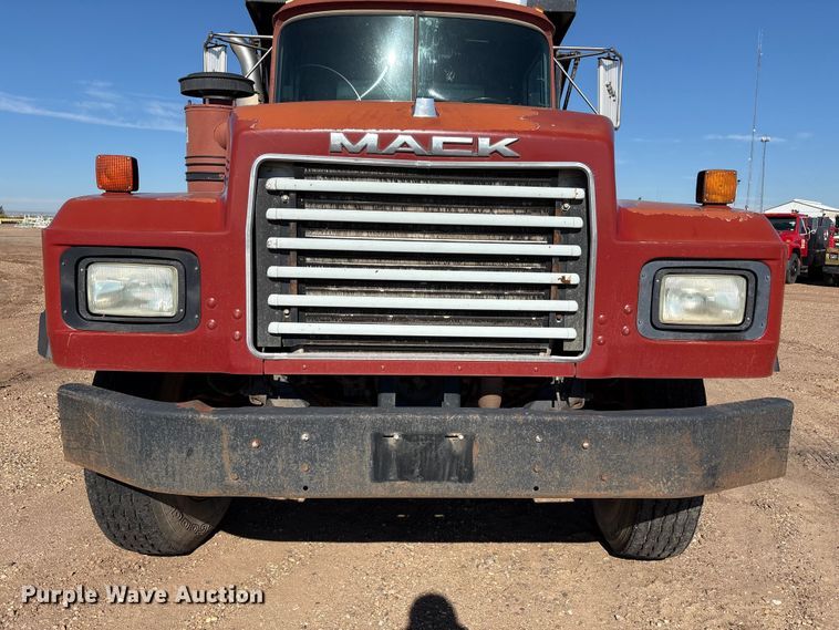 image for item EF6115 1999 Mack RD600GK dump truck