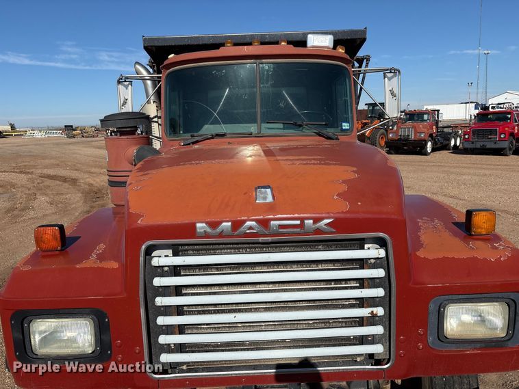 image for item EF6115 1999 Mack RD600GK dump truck