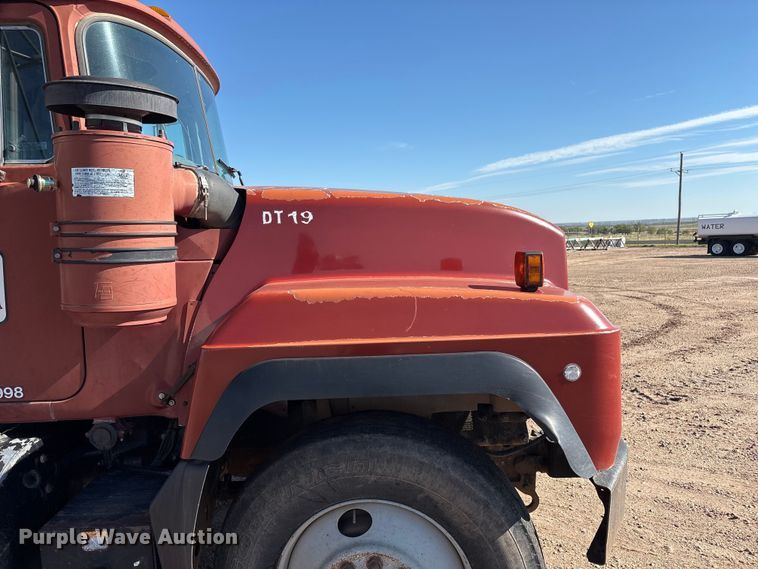 image for item EF6115 1999 Mack RD600GK dump truck