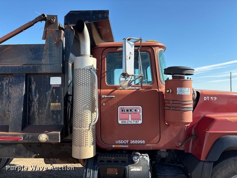 image for item EF6115 1999 Mack RD600GK dump truck