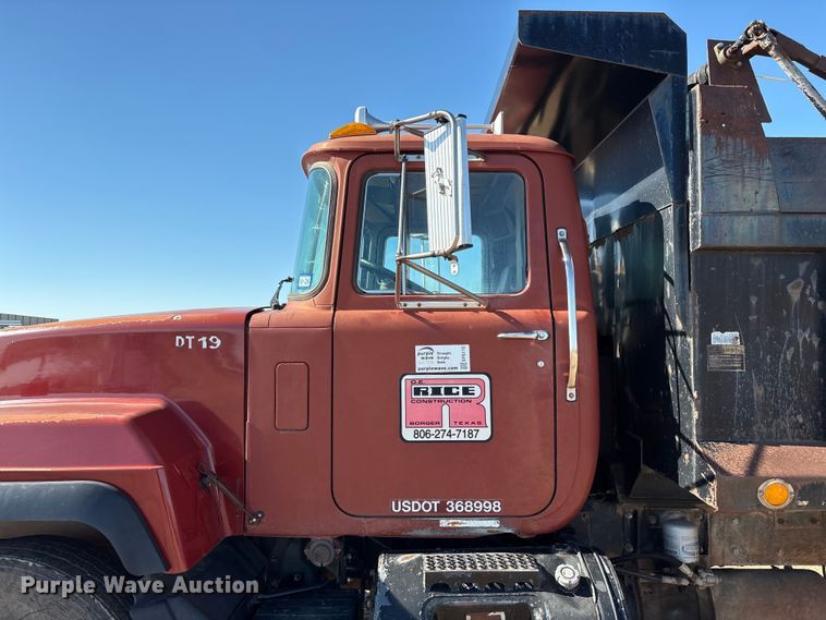 image for item EF6115 1999 Mack RD600GK dump truck