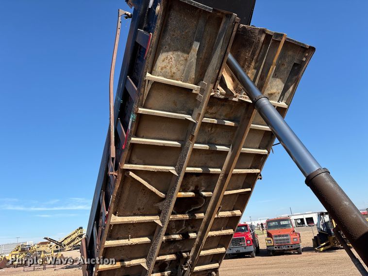 image for item EF6115 1999 Mack RD600GK dump truck