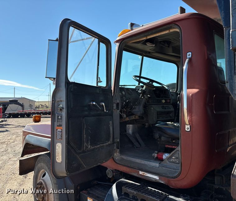 image for item EF6115 1999 Mack RD600GK dump truck