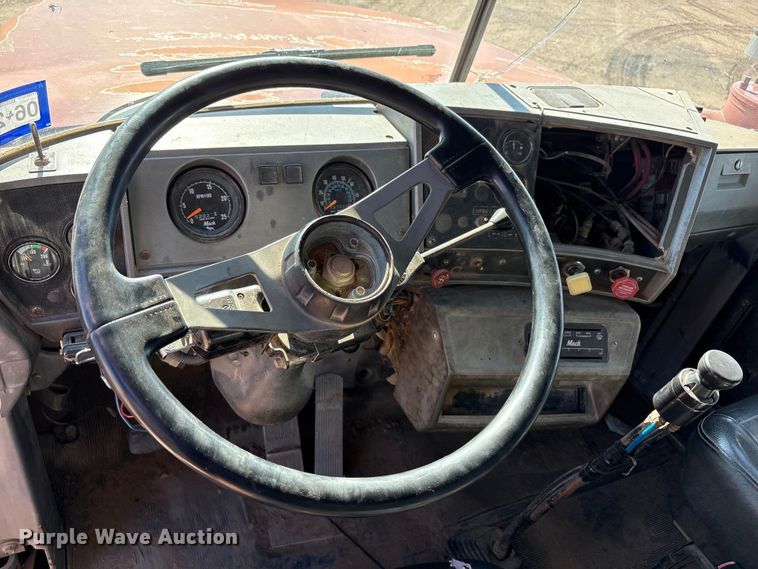 image for item EF6115 1999 Mack RD600GK dump truck