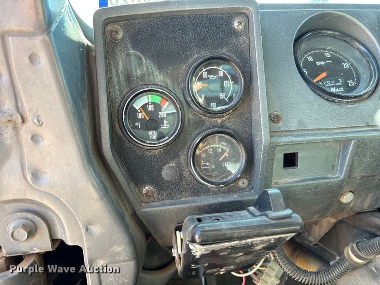 image for item EF6115 1999 Mack RD600GK dump truck