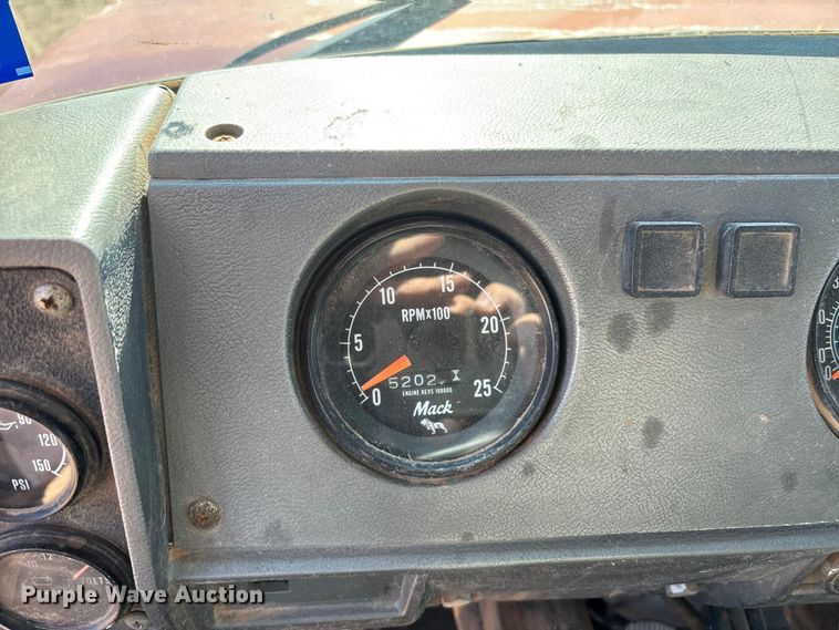 image for item EF6115 1999 Mack RD600GK dump truck