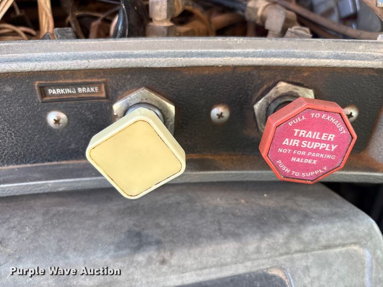 image for item EF6115 1999 Mack RD600GK dump truck