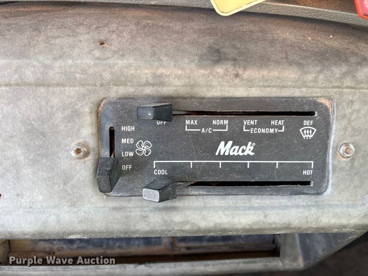 image for item EF6115 1999 Mack RD600GK dump truck