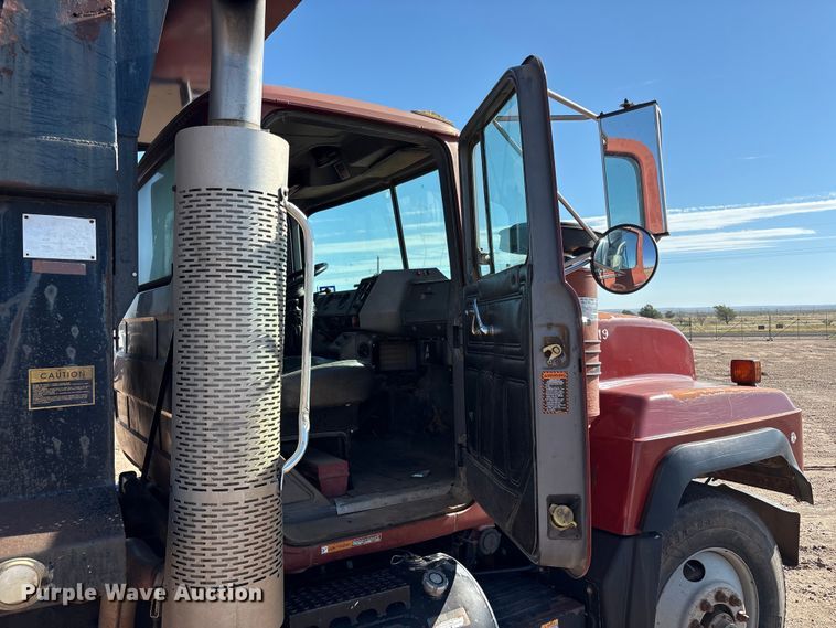 image for item EF6115 1999 Mack RD600GK dump truck