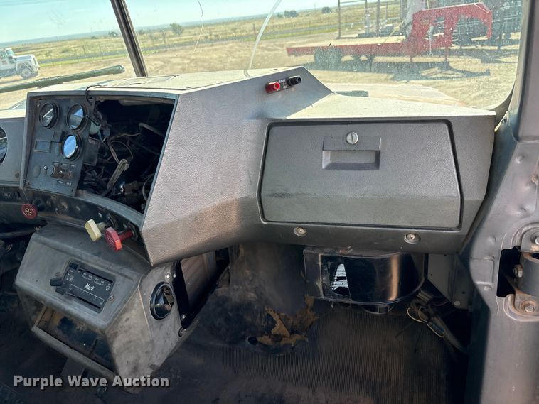 image for item EF6115 1999 Mack RD600GK dump truck