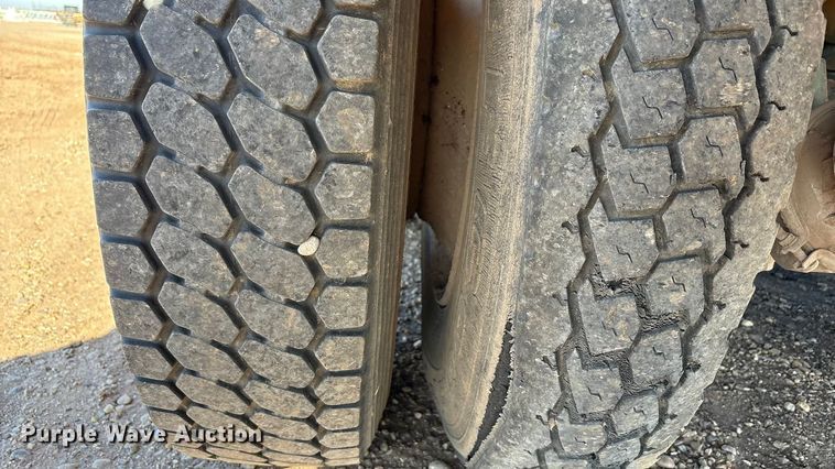 image for item EF6115 1999 Mack RD600GK dump truck