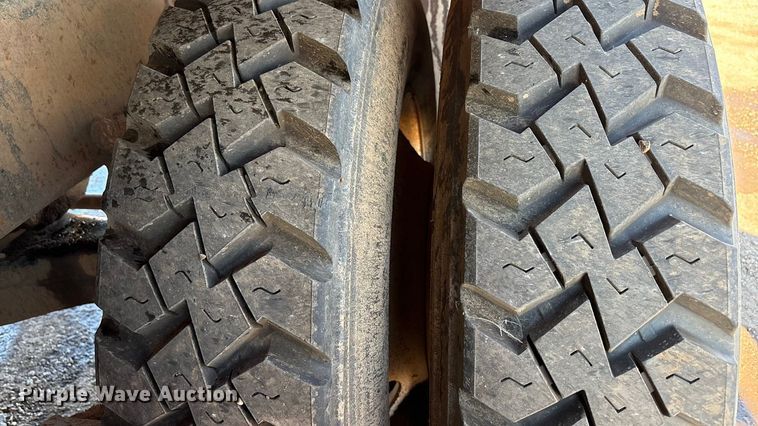 image for item EF6115 1999 Mack RD600GK dump truck