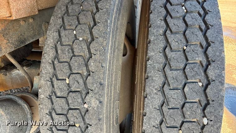 image for item EF6115 1999 Mack RD600GK dump truck