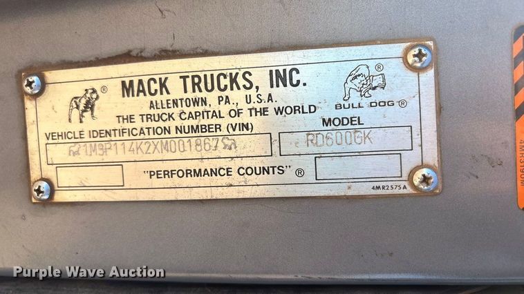 image for item EF6115 1999 Mack RD600GK dump truck