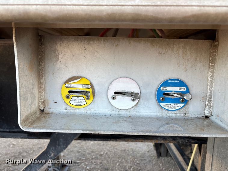 image for item EF6130 2018 Clement AWS2837FT SPRD end dump trailer