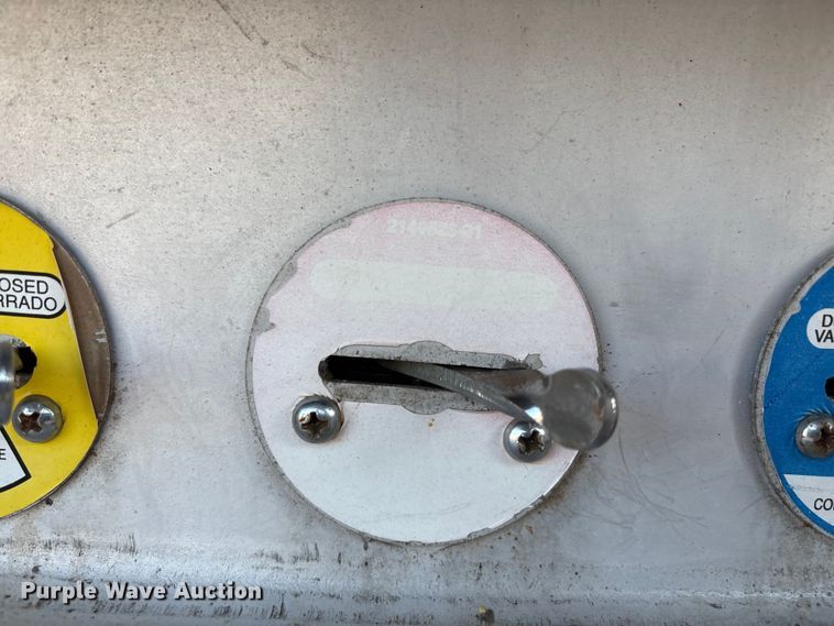 image for item EF6130 2018 Clement AWS2837FT SPRD end dump trailer