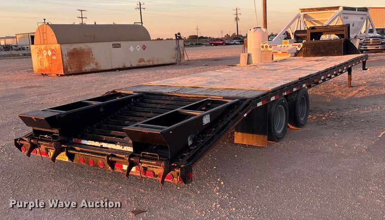 image for item EF6133 2009 PJ Trailers equipment trailer