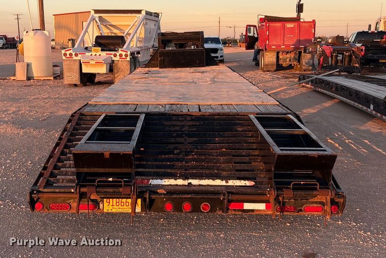 image for item EF6133 2009 PJ Trailers equipment trailer