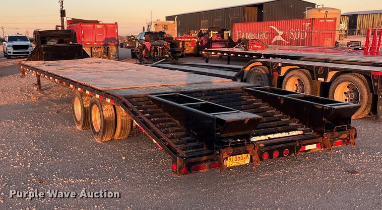 image for item EF6133 2009 PJ Trailers equipment trailer